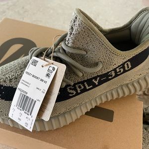 Yeezy 350, size 8 in male, slate/ core black